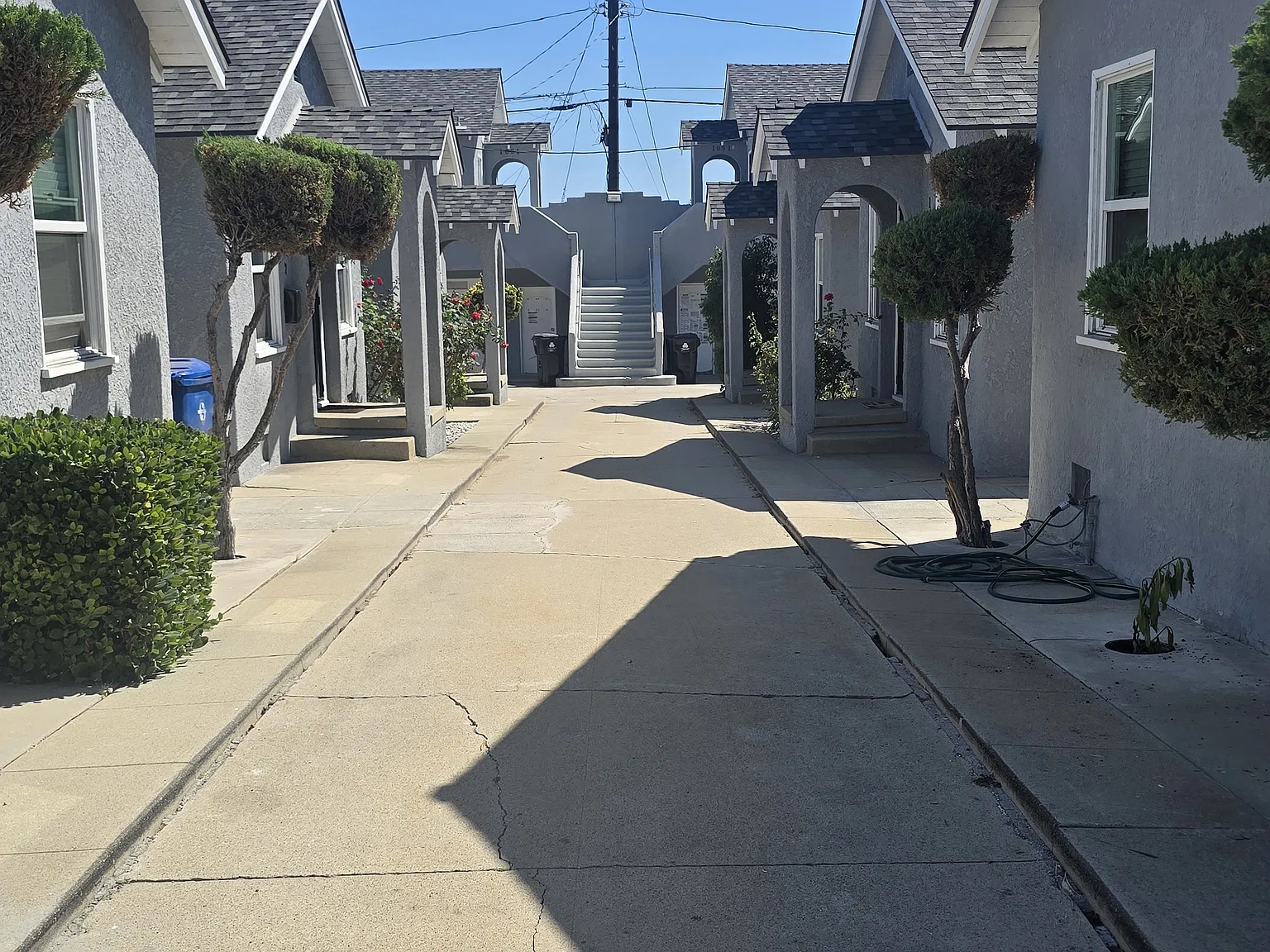 1047 W 7th St — Photo 3
