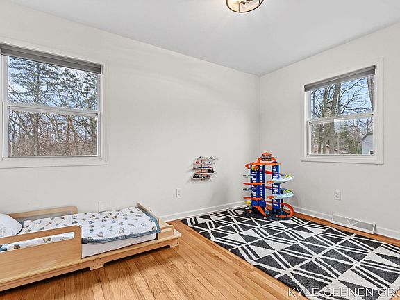 5th image of 2226 Greenview Dr SW
