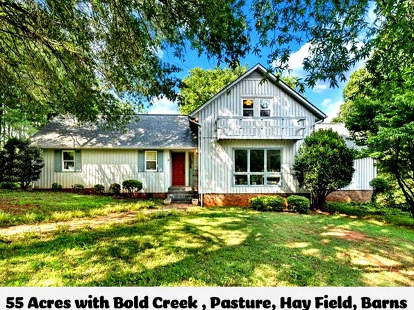 404 Robin Ridge Rd, Rocky Mount, VA 24151