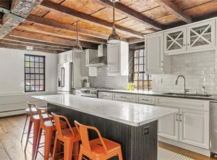 35 2nd St, Newport, RI 02840