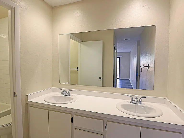 1420 Park Shore Cir #3 — Photo 23