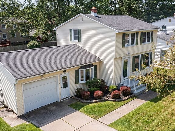 3rd image of 229 Willow Ridge Dr