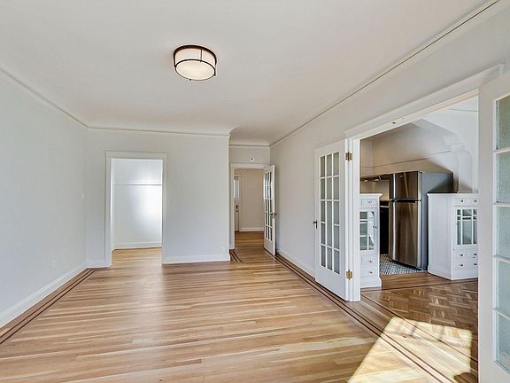 3rd image of 3101 Scott St APT 306