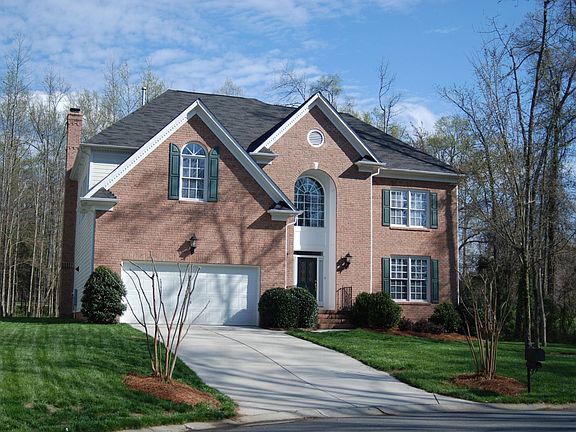 3rd image of 423 Belvedere Ln