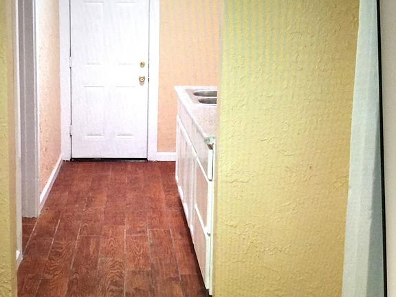 3rd image of 5031 Bakman Ave APT 3
