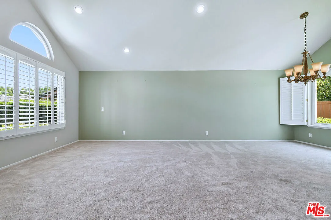 4 bed, 2.5 bath, 2021 sqft, $7,000 — Photo 4
