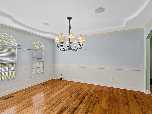 5th image of 320 Bocage Dr