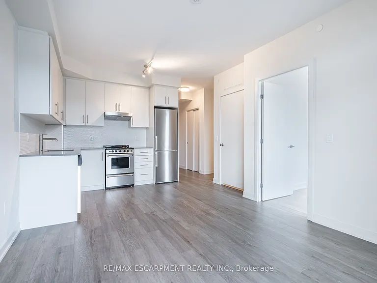 212 King William St #816 — Photo 20