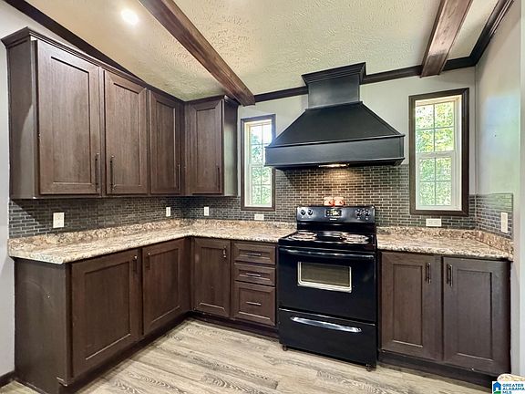 4th image of 415 Twin Lakes Dr