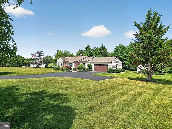 2nd image of 279 Carrie Ln
