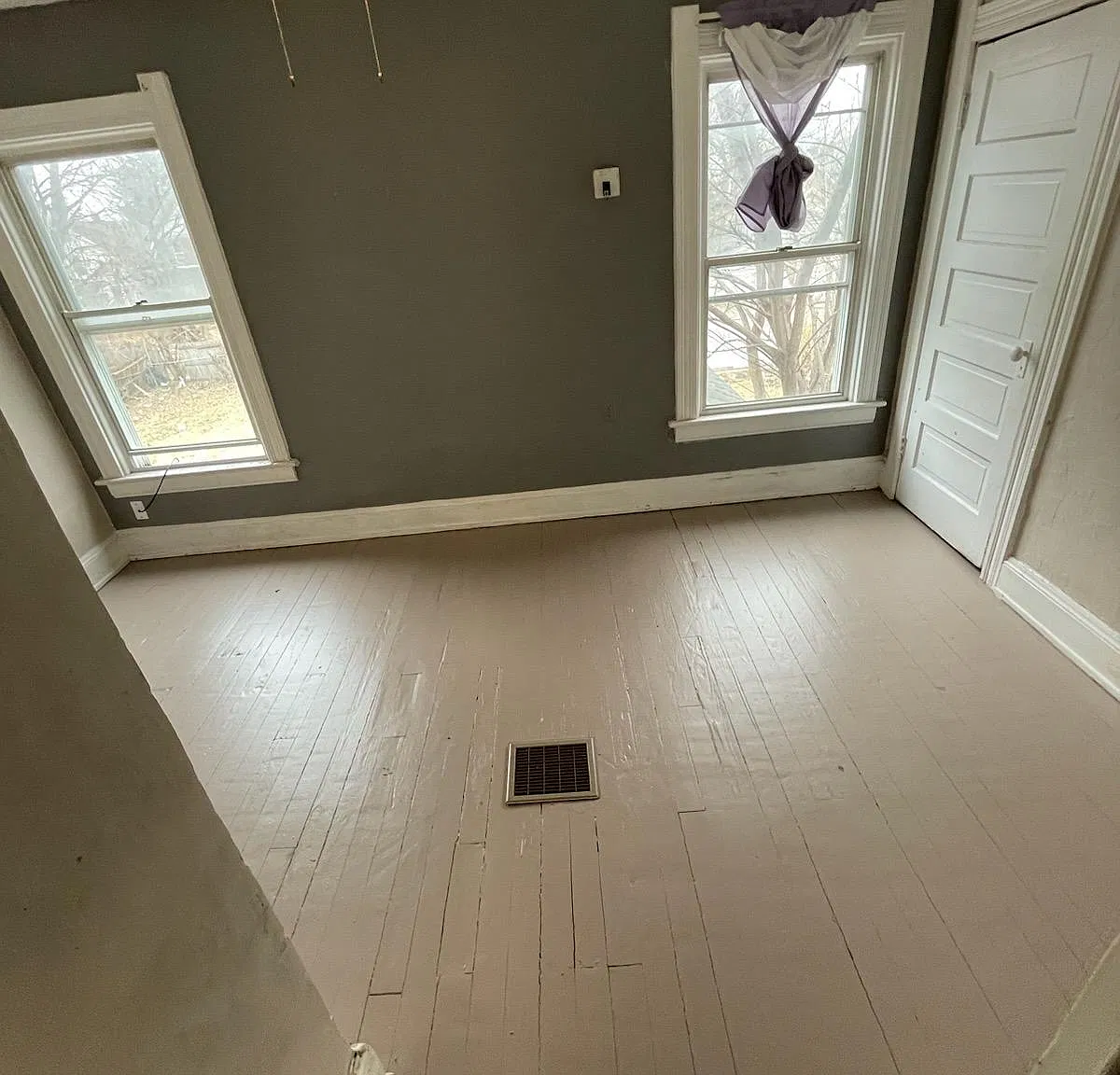 3 bed, 1300 sqft, $1,100 — Photo 4