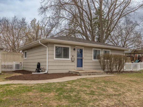 210 Koch Dr, Genoa, IL 60135