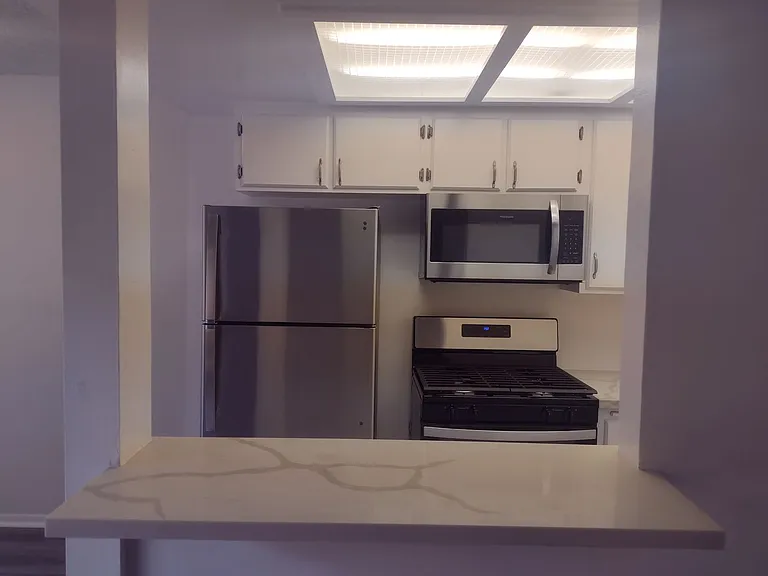 640 W 7th St — Photo 15