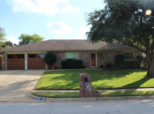 920 Timber View Dr, Bedford, TX 76021