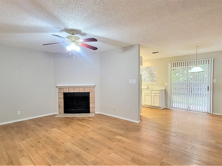 7016 Elmbank — Photo 3