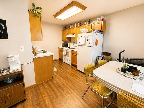 4th image of 1814 N Grand Ave