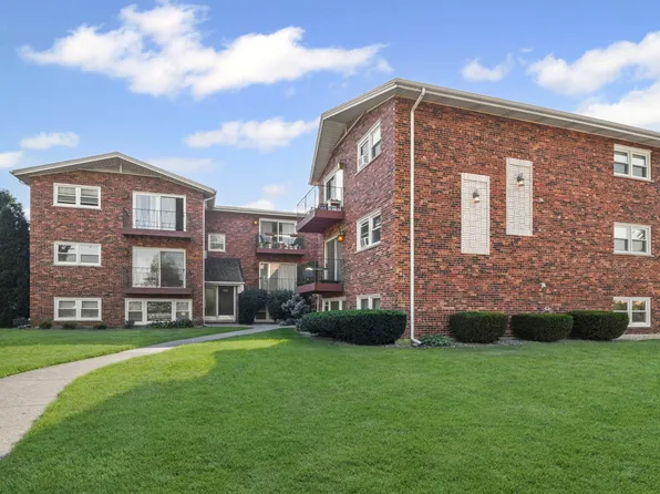 5631 6th Ave APT 1C, Countryside, IL 60525