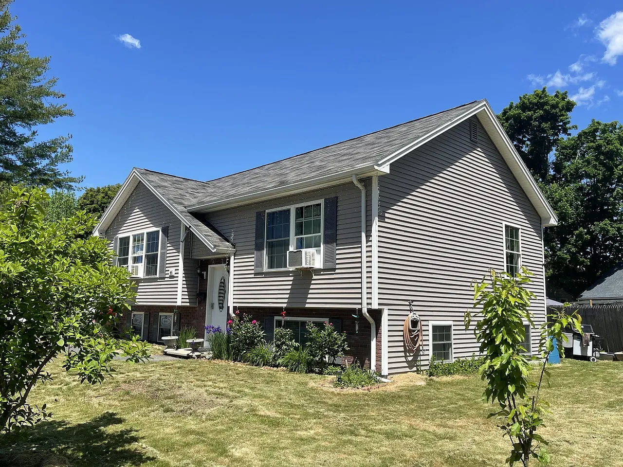 46 Wadsworth Ave — Photo 3