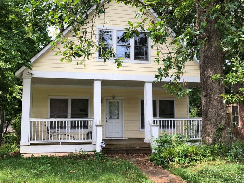 1st image of 702 Catherine St SW