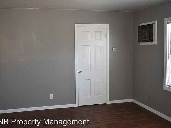 3rd image of 5207 Gordon Dr