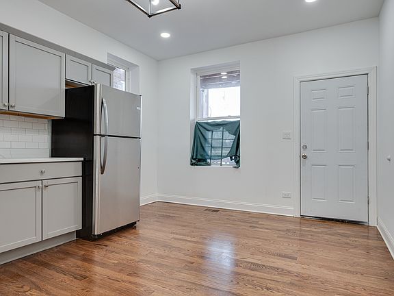3rd image of 4834 W Arthington St