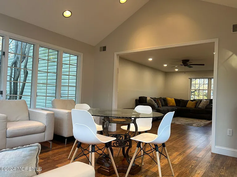 1578 N Bay Ave — Photo 39