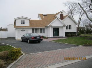 611 Edgewater Rd, Oakdale, NY 11769