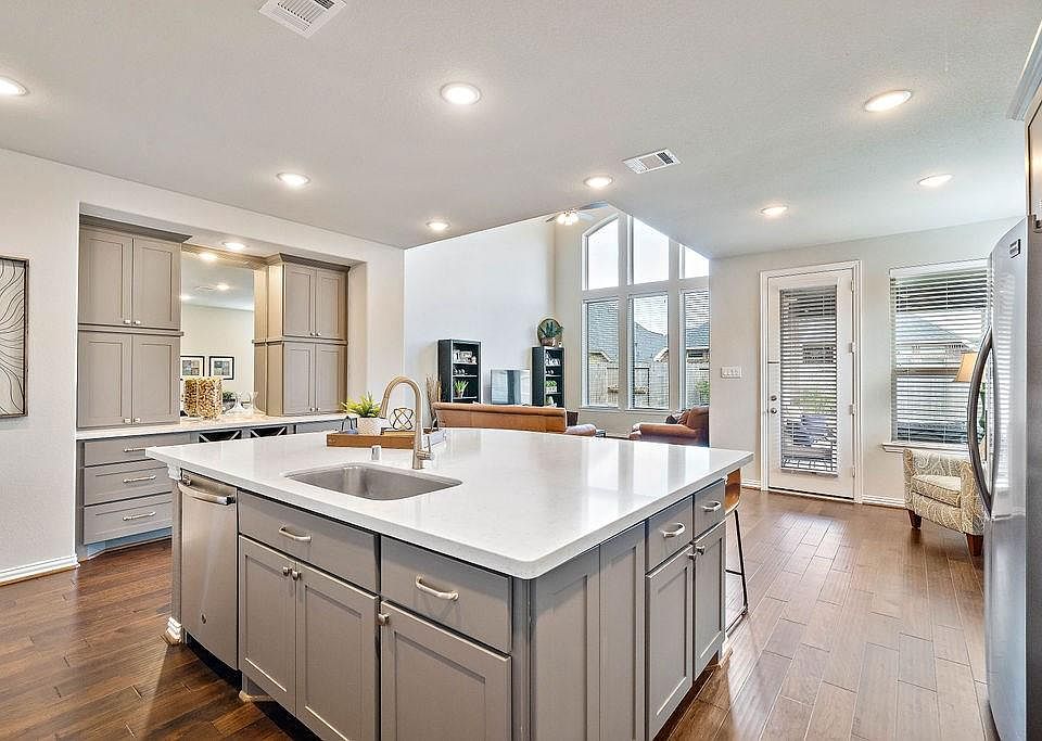 1st image of 28402 Sycamore Falls Ln