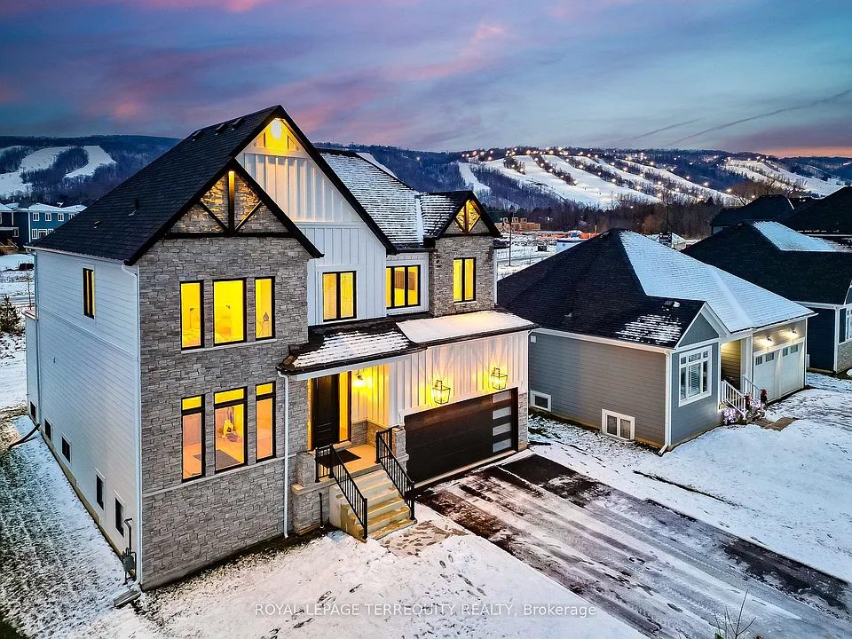 109 Stillwater Cres #S/T
