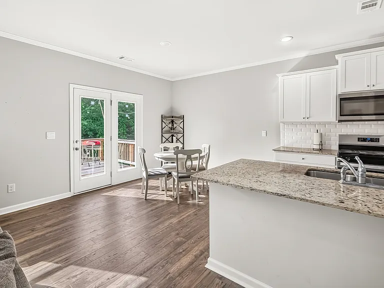 685 Highgrove Way — Photo 12