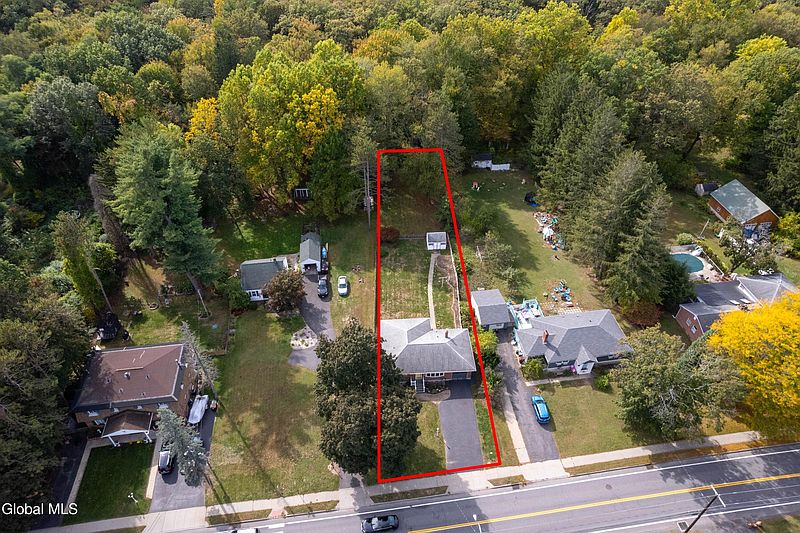 3rd image of 135 Cherry Avenue