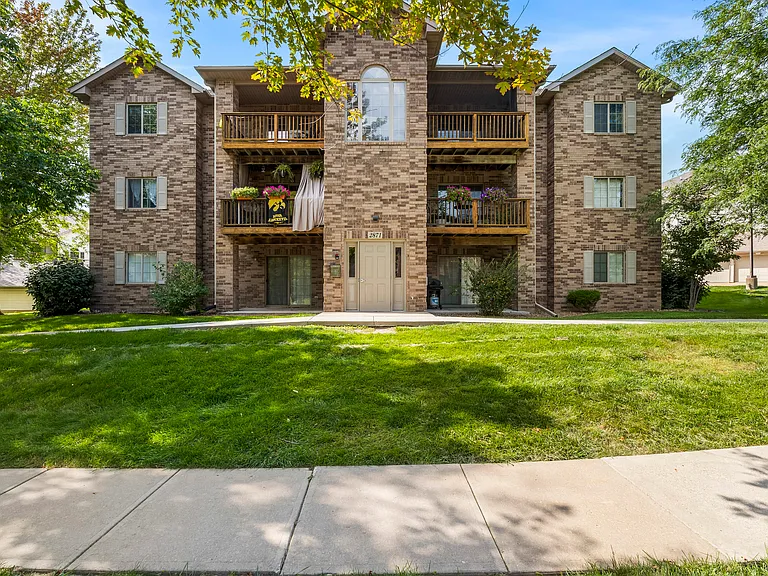 2871 Coral Ct #304 — Photo 15