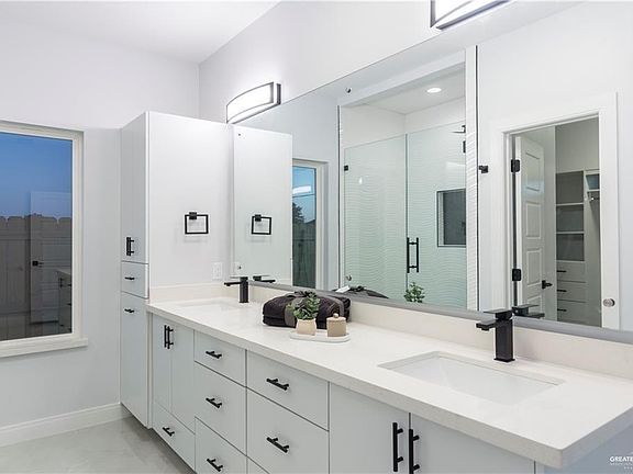 5th image of 5207 N 43rd Ln