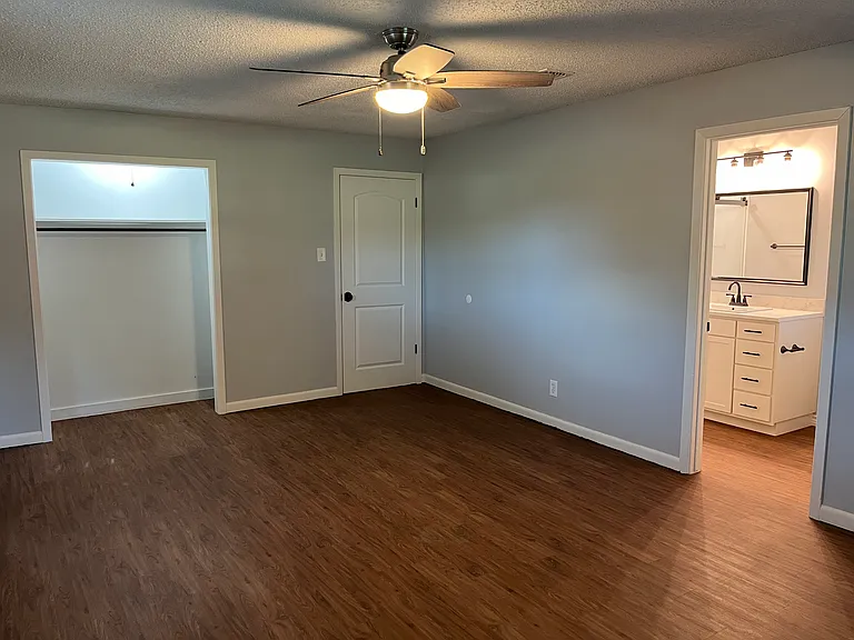 402 S Green St — Photo 12