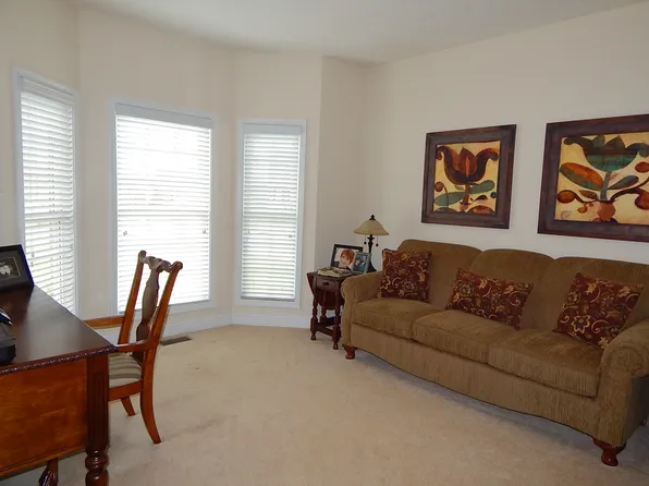 2564 Hedgerow Ln, Clarksville, TN 37043