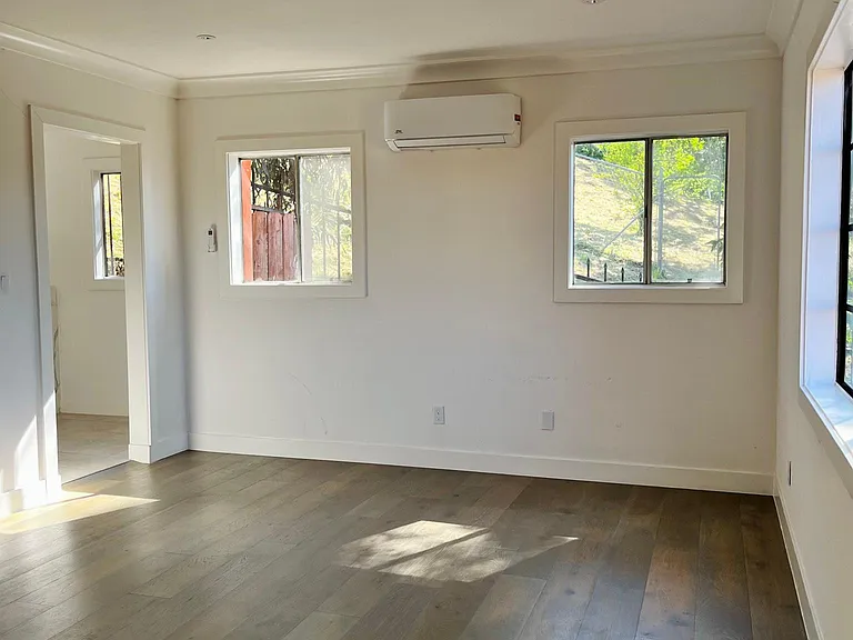 830 Laguna Ave — Photo 10