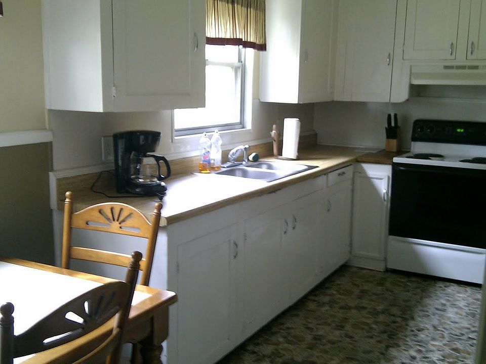 2nd image of 1609 Camp Rd