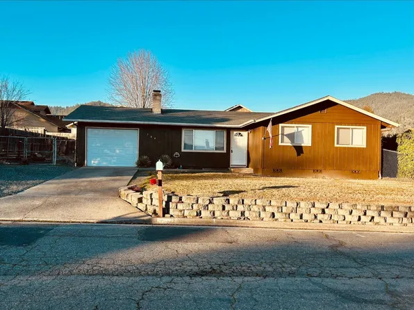 784 NW Carol Dr, Grants Pass, OR 97526