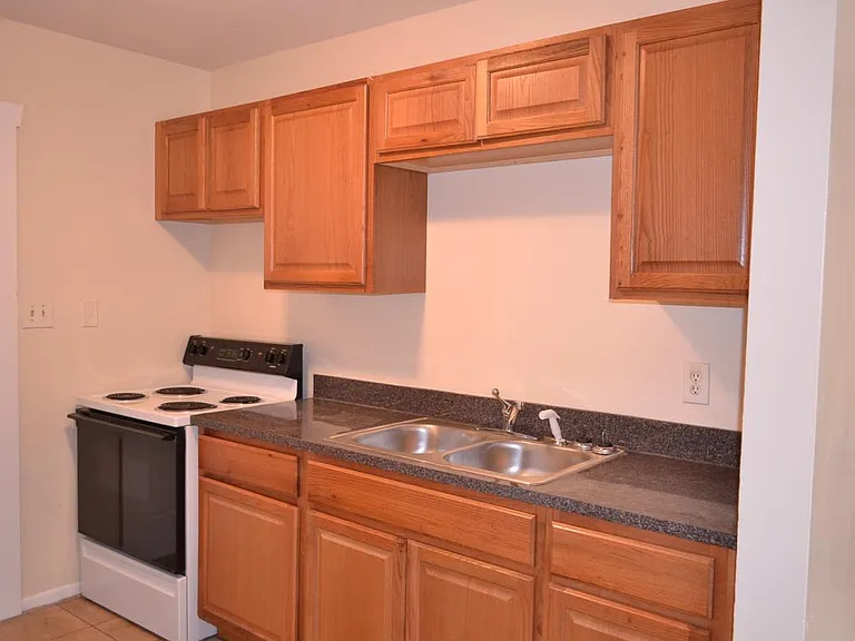 3102 W Varn Ave #B — Photo 2