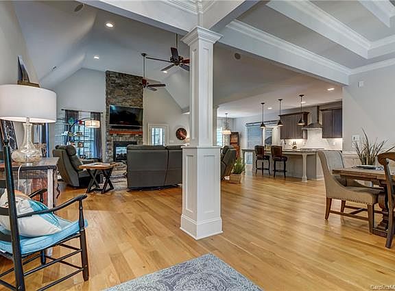 5th image of 6636 Harbor Oaks Dr