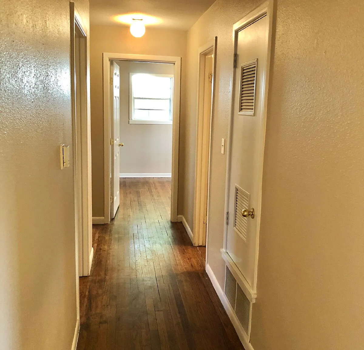 3 bed, 1.0 bath, 1066 sqft, $1,250 — Photo 4