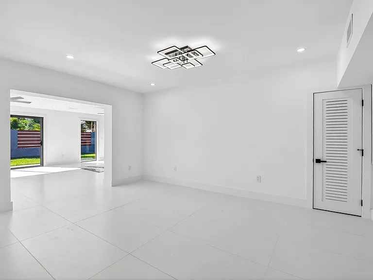 1410 Beta Ct N — Photo 28