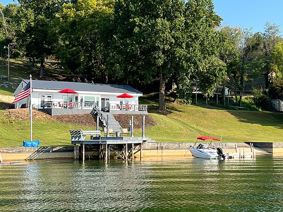 View from the lake to the house - photo taken in September as the lake was receeding