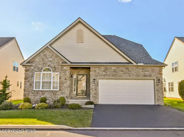 2840 Donegal Dr, Macungie, PA 18062