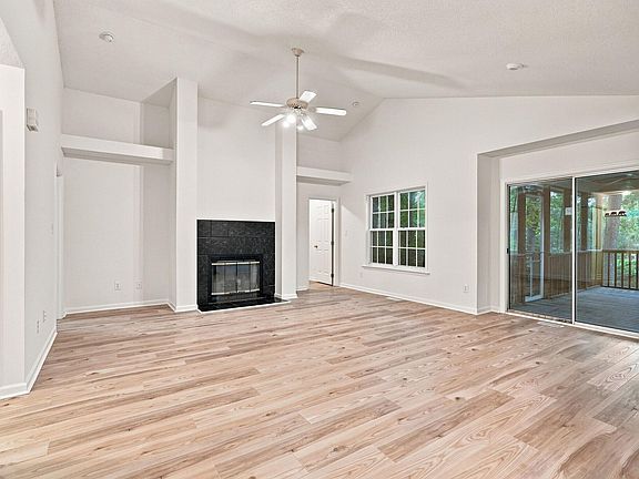 3rd image of 331 Rosehaven Dr