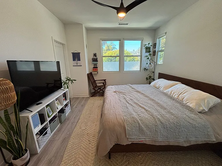 1564 E Thompson Blvd — Photo 9