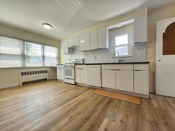 5th image of 29 Evergreen Ave