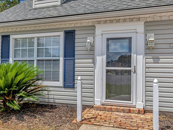 4th image of 2820 Old Carriage Ln