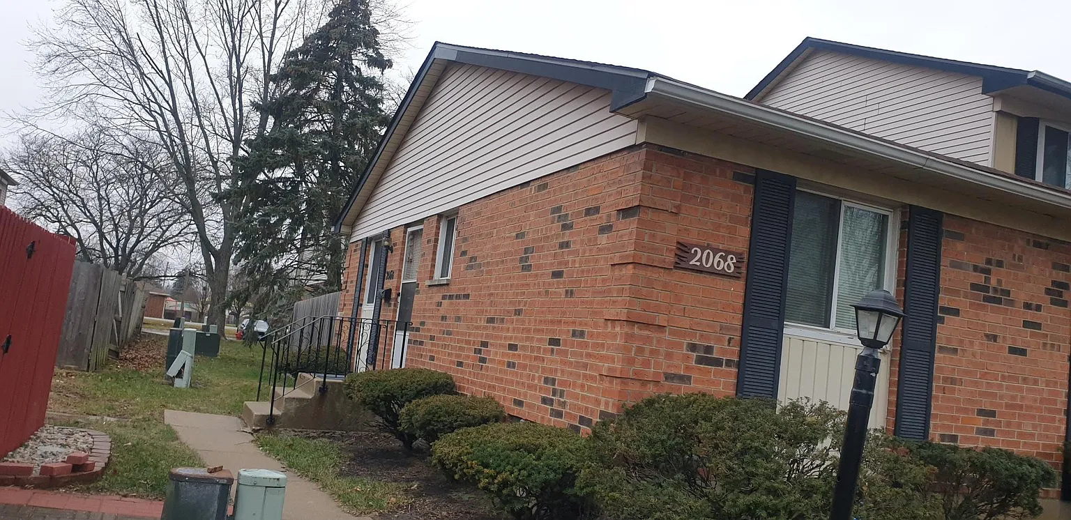 2068 Lioncrest Dr photo 1