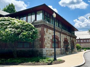 2430 Beacon St UNIT 104, Chestnut Hill, MA 02467